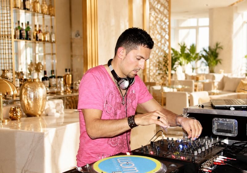DEEP UNIT at the mixer in a bright lounge